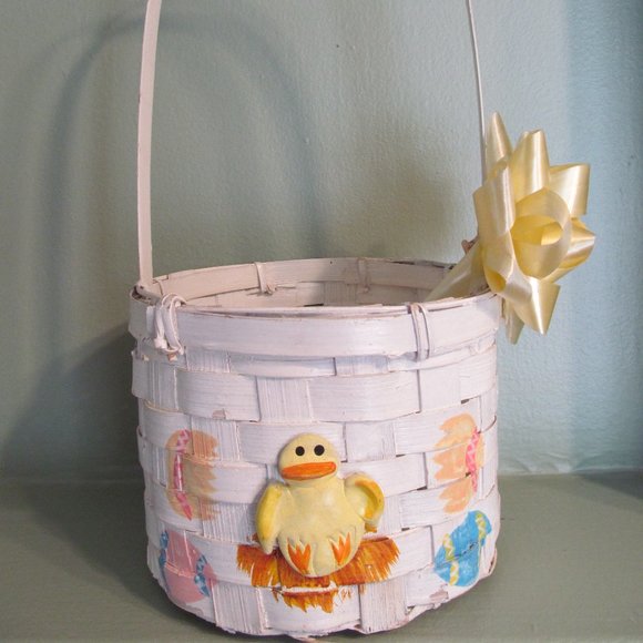 Vintage Woven Wicker Basket ~ Yellow Duck & Eggs ~ White with Handle So Cute! - Picture 2 of 9